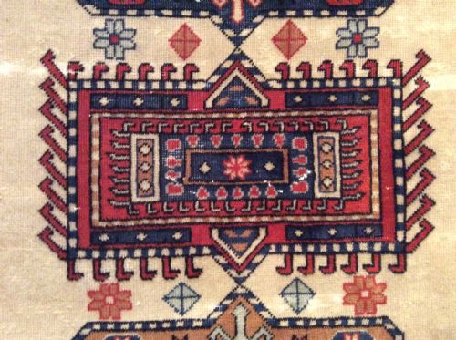 A SMALL ANTIQUE ANATOLIAN RUG - ADDITIONAL PHOTO 2