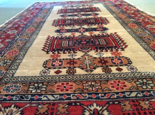 A SMALL ANTIQUE ANATOLIAN RUG - ADDITIONAL PHOTO 4