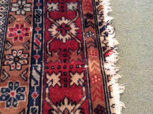 A SMALL ANTIQUE ANATOLIAN RUG - ADDITIONAL PHOTO 5