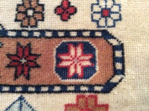 A SMALL ANTIQUE ANATOLIAN RUG - ADDITIONAL PHOTO 6