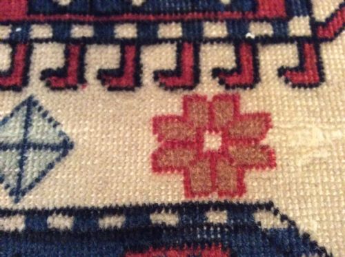 A SMALL ANTIQUE ANATOLIAN RUG - ADDITIONAL PHOTO 10