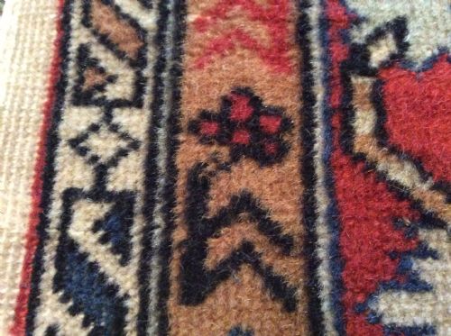 A SMALL ANTIQUE ANATOLIAN RUG - ADDITIONAL PHOTO 11