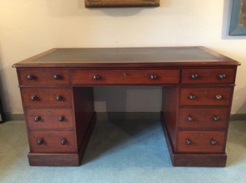 A Victorian (135 Cm Wide) Pedestal Desk