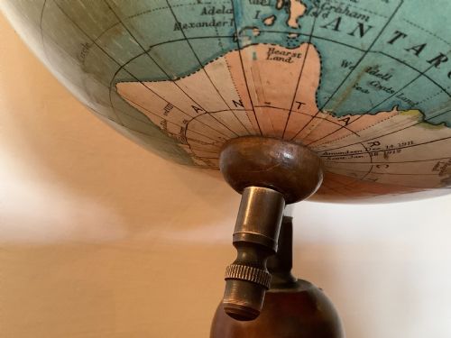 AN 8'' BACONS EXCELSIOR GLOBE - ADDITIONAL PHOTO 5