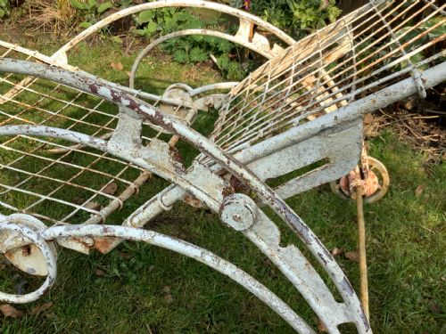 A FRENCH GARDEN LOUNGER - ADDITIONAL PHOTO 5