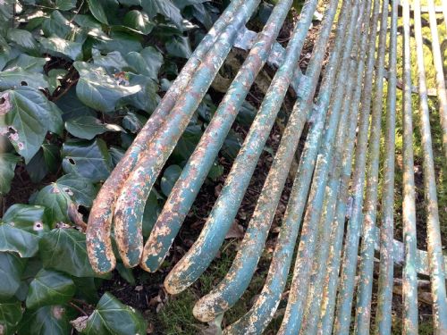 AN ARRAS GARDEN BENCH - ADDITIONAL PHOTO 8