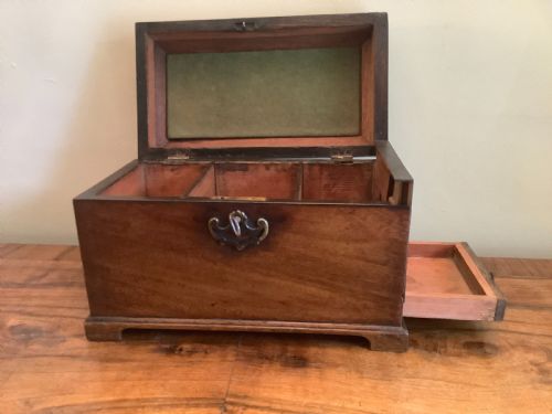 fig 1. Geo III tea caddy with secret drawer