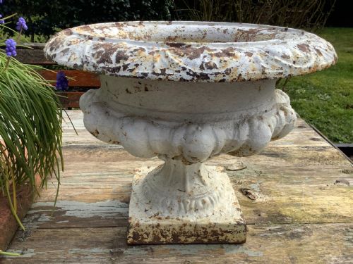 A PAIR OF CAST IRON TABLE URNS - ADDITIONAL PHOTO 4