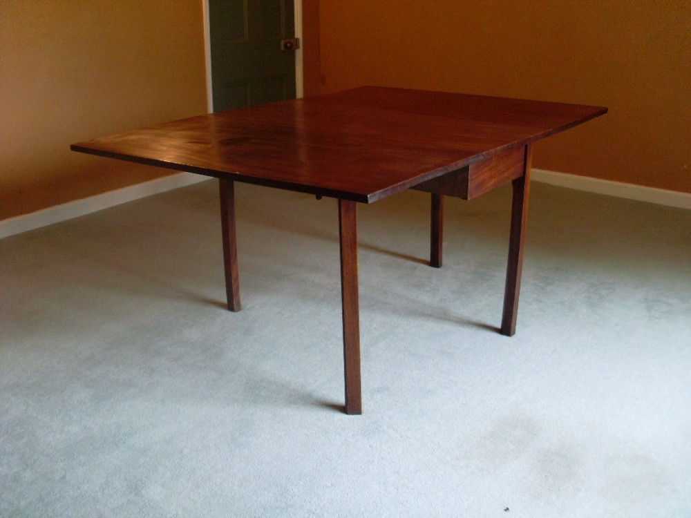 A Geo III dropleaf dining table seats 8