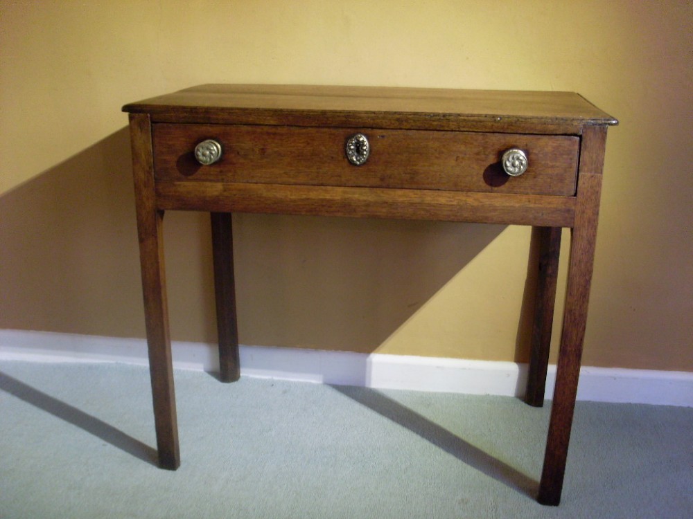 A Georgian oak country made side table
