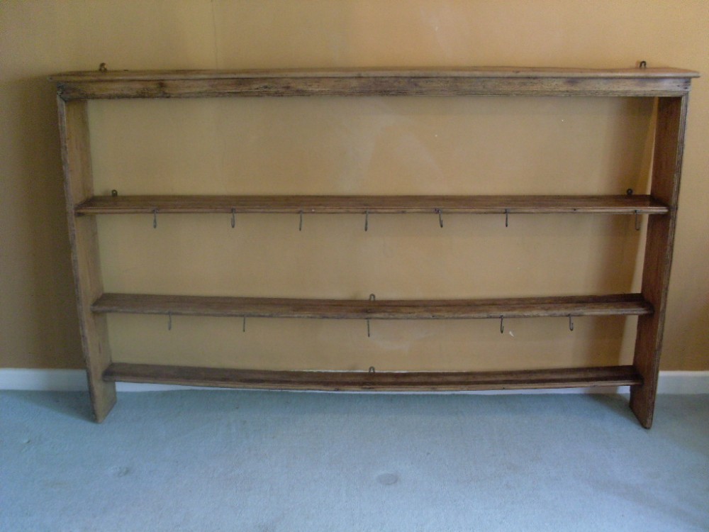 A Georgian pine delft rack