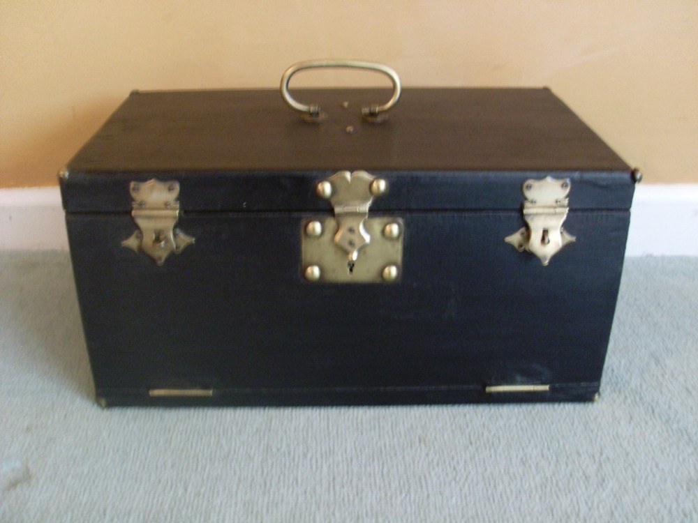 A 19thC diamond dealers or collectors box