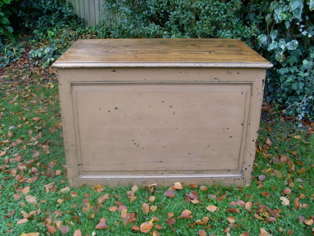 A small 19thC shop counter or desk