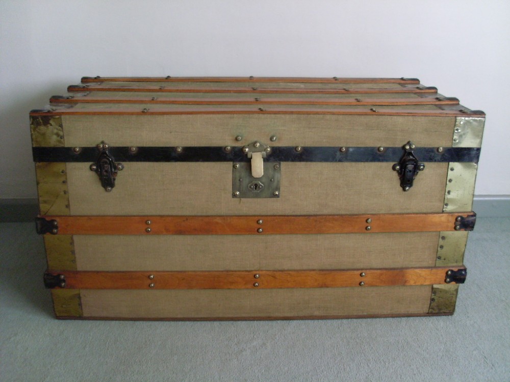 An Edwardian battoned travelling trunk