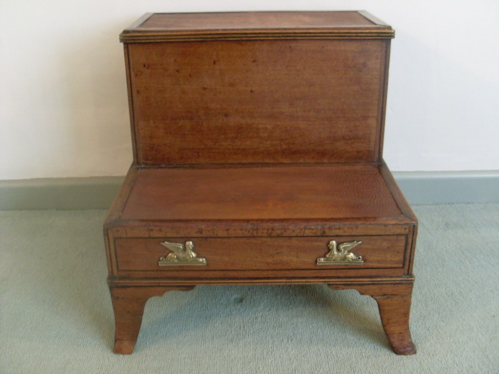A set of Regency library steps