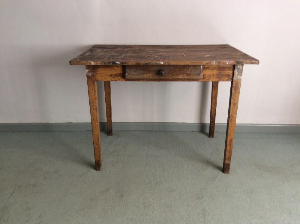 A French painters table