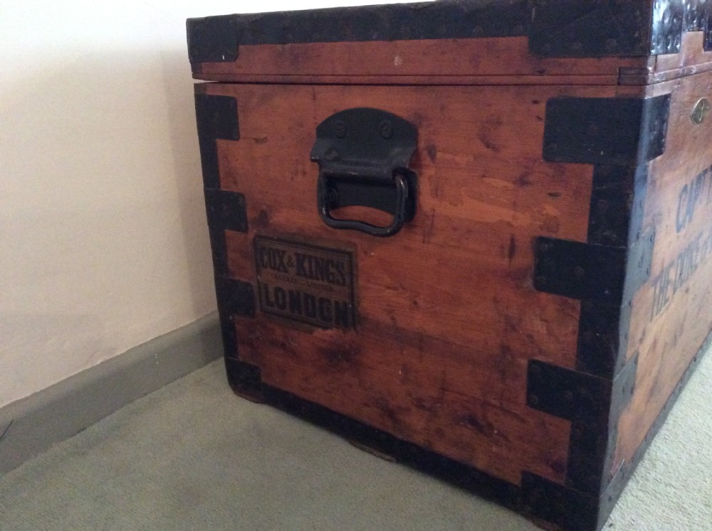 A military campaign trunk View IV