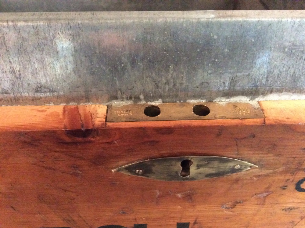 A military campaign trunk View V