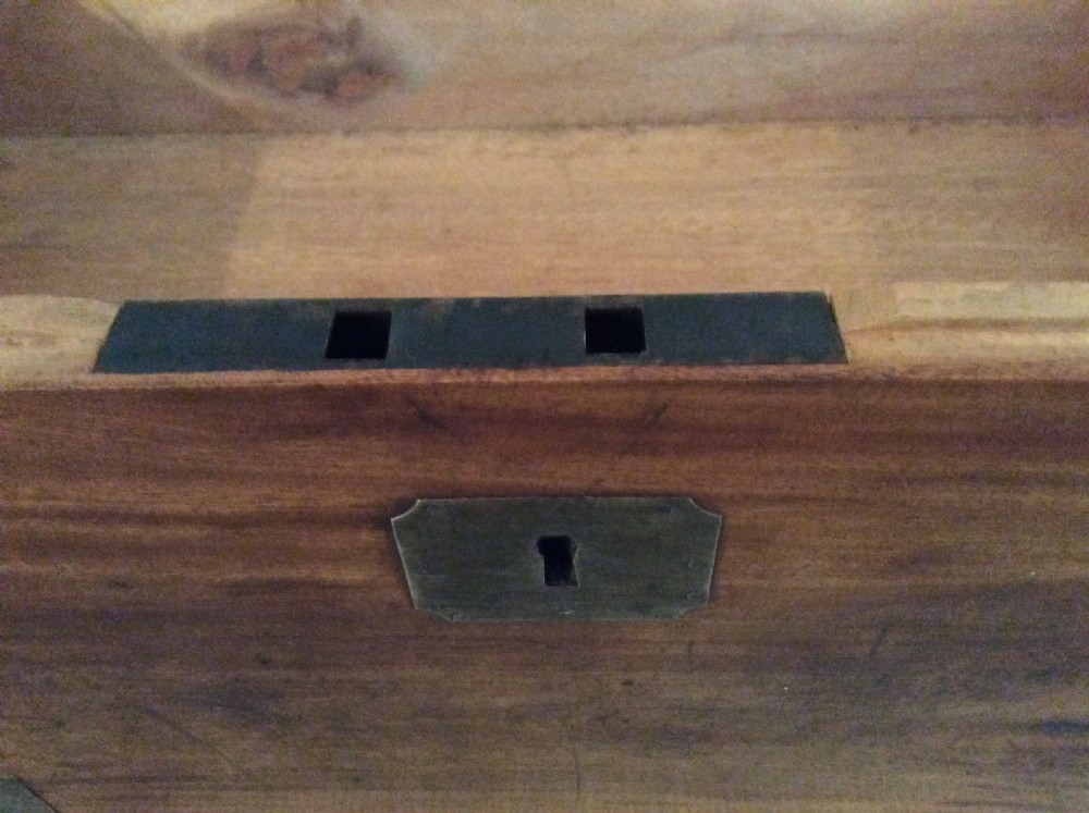 A military campaign camphor trunk View VIII