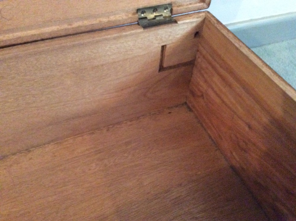 A military campaign camphor trunk View XI