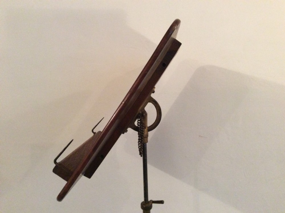 An adjustable music stand View IV