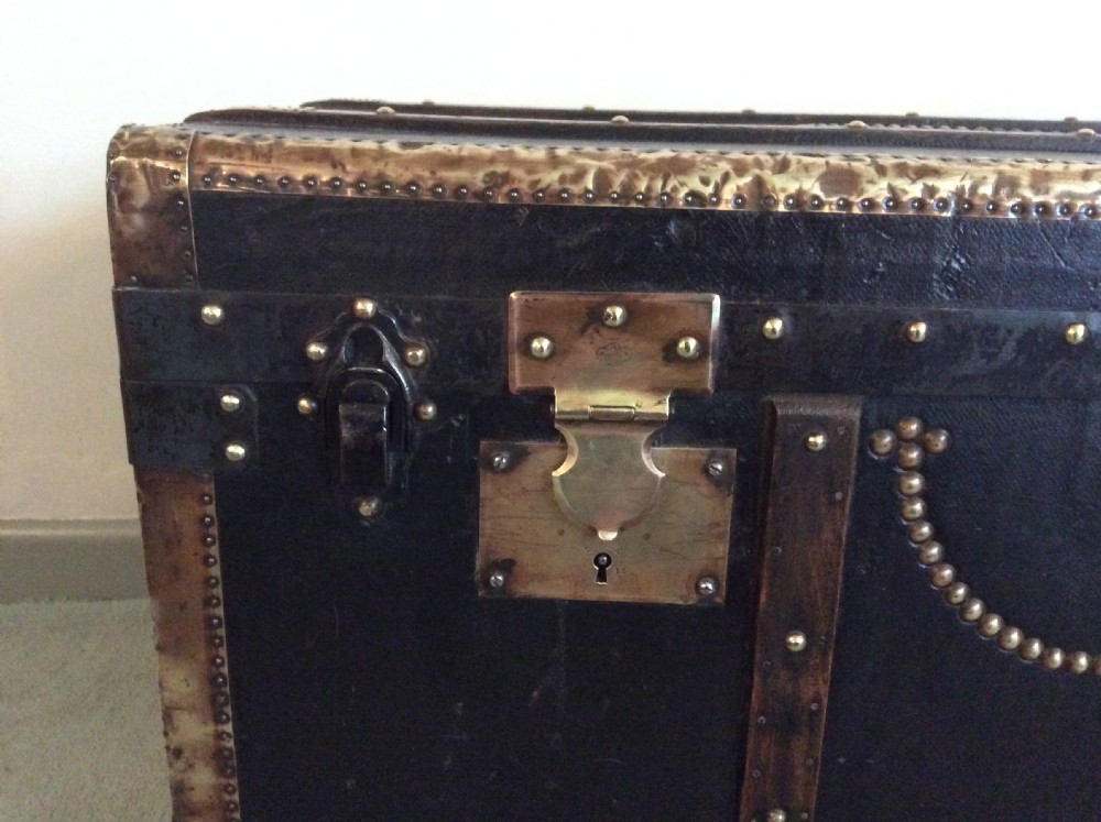 A quality French travelling trunk View III