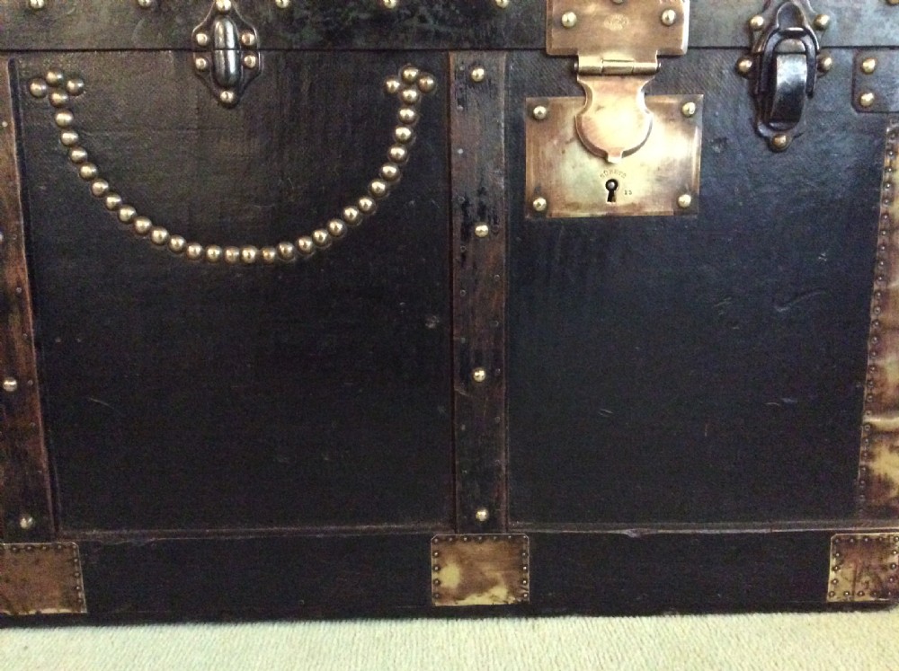A quality French travelling trunk View V