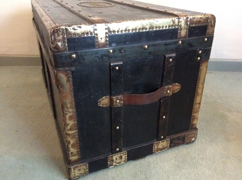 A quality French travelling trunk View VIII