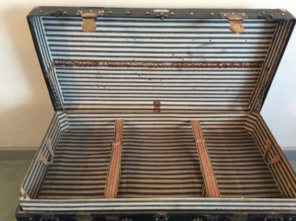 A quality French travelling trunk View IX