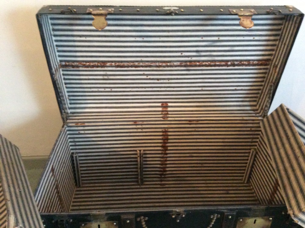 A quality French travelling trunk View XI