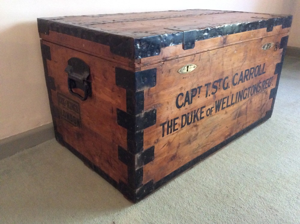 A military campaign trunk View XI