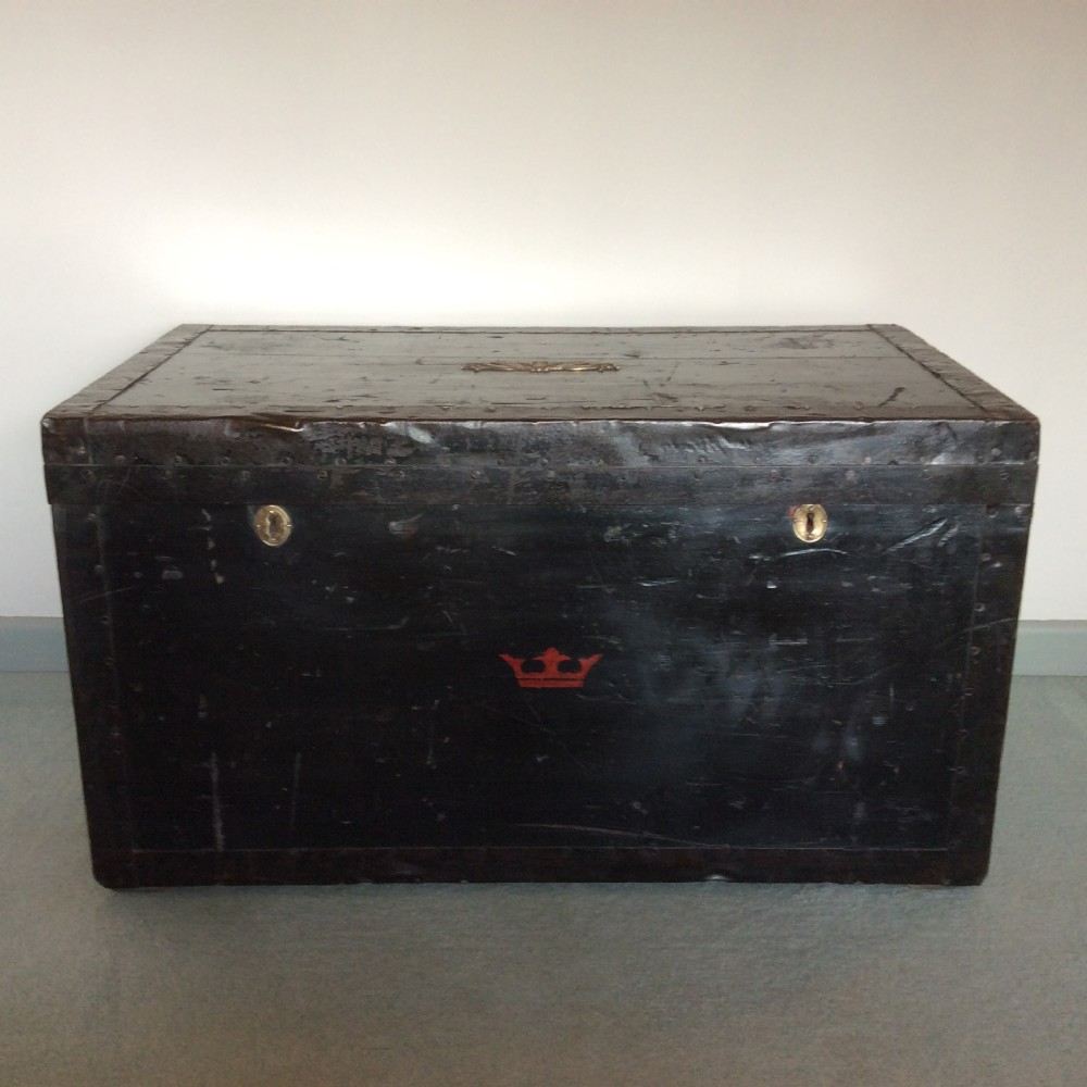 An Army and Navy military campaign trunk
