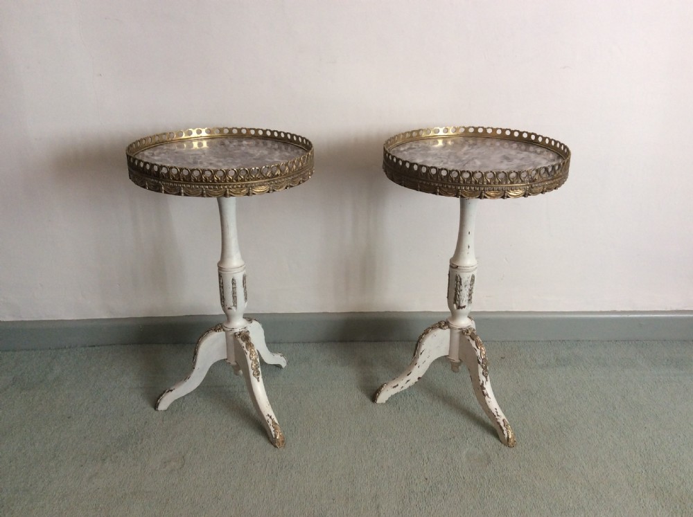 A pair of Italian occasional tables