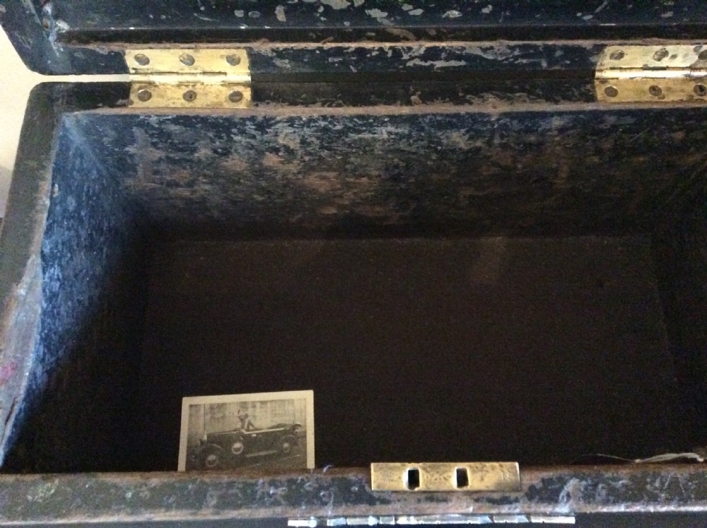 A Vintage car runnerboard trunk View III