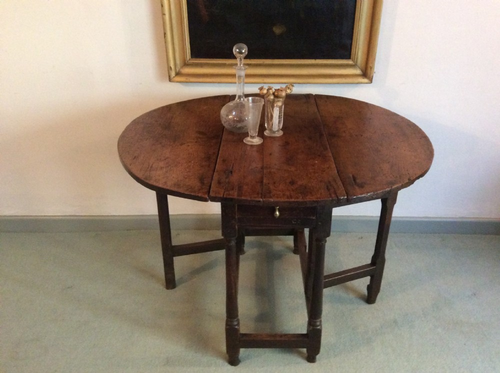 An early 18thC small oak dropleaf gateleg lamp table View II