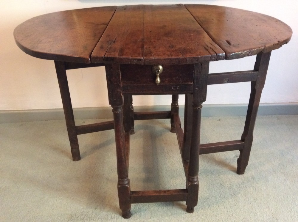 An early 18thC small oak dropleaf gateleg lamp table View III