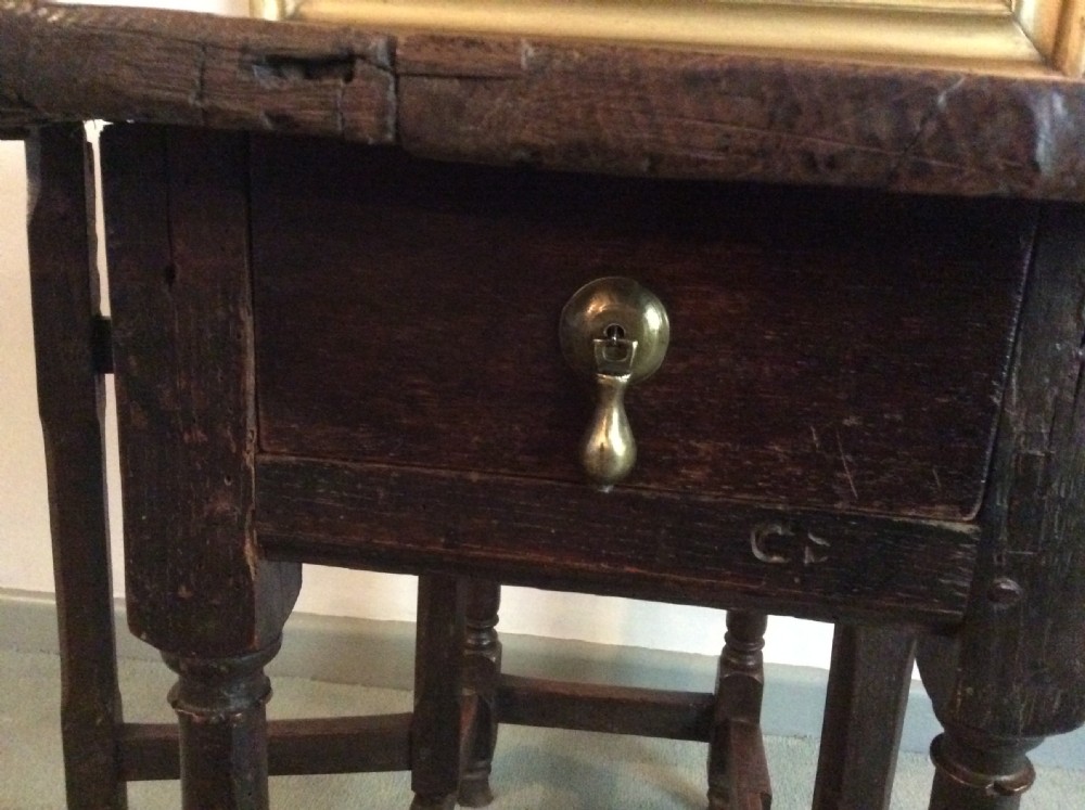 An early 18thC small oak dropleaf gateleg lamp table View V
