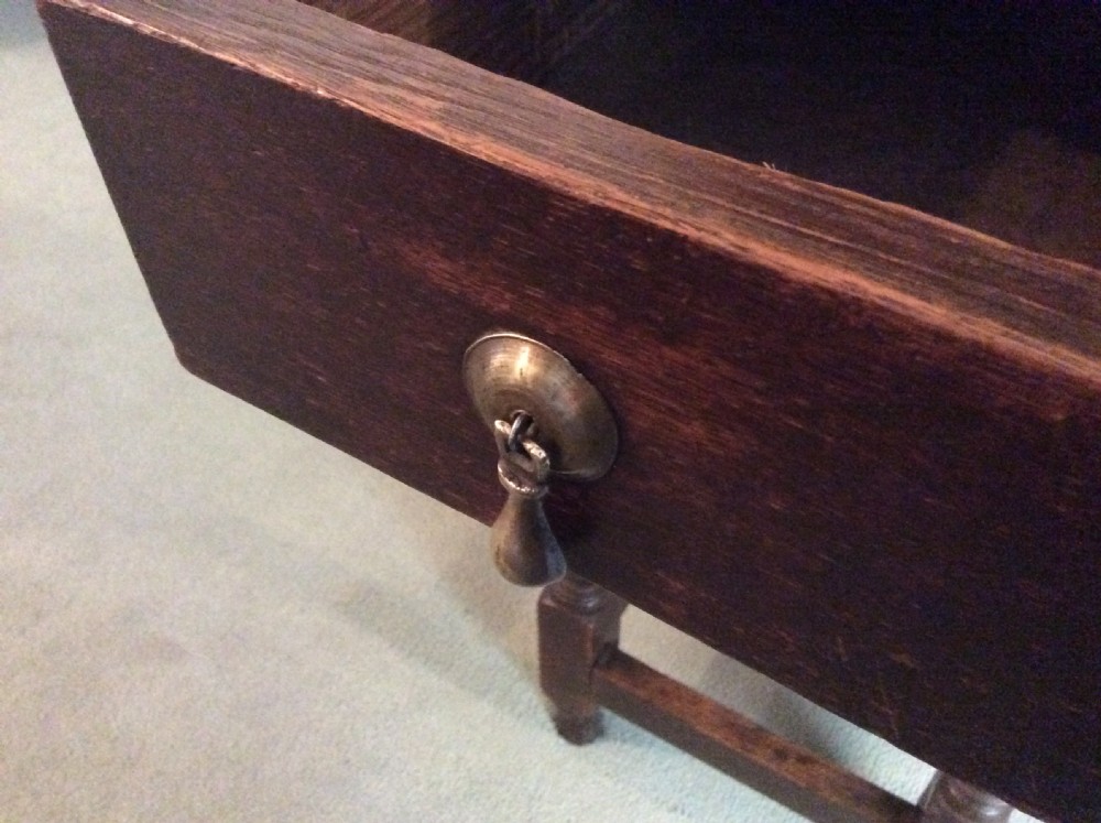 An early 18thC small oak dropleaf gateleg lamp table View VI