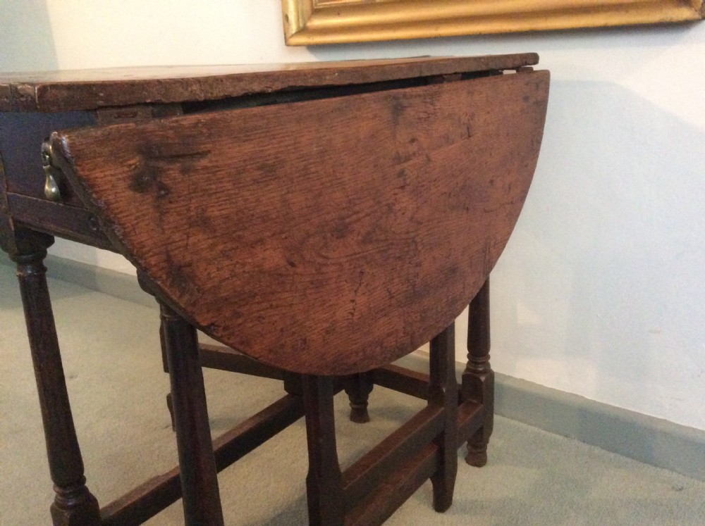 An early 18thC small oak dropleaf gateleg lamp table View IX