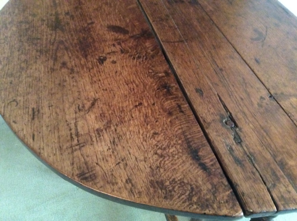 An early 18thC small oak dropleaf gateleg lamp table View X