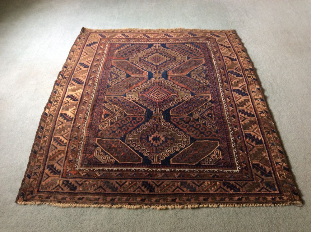 An antique rug 172 x 140 cm View VIII
