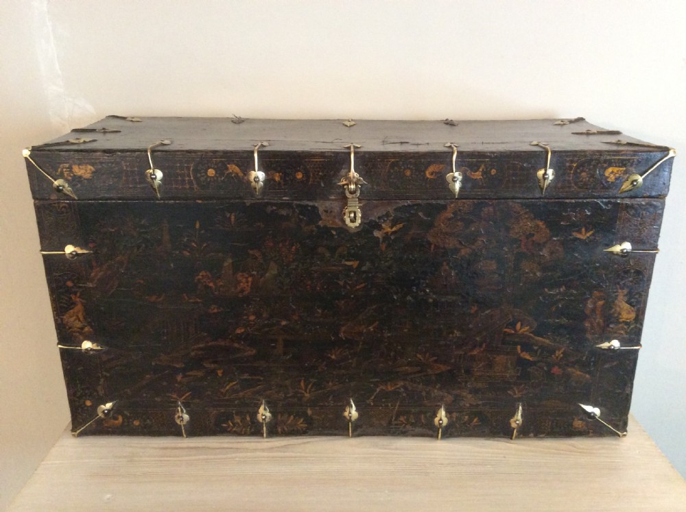 A very decorative chinoiserie trunk