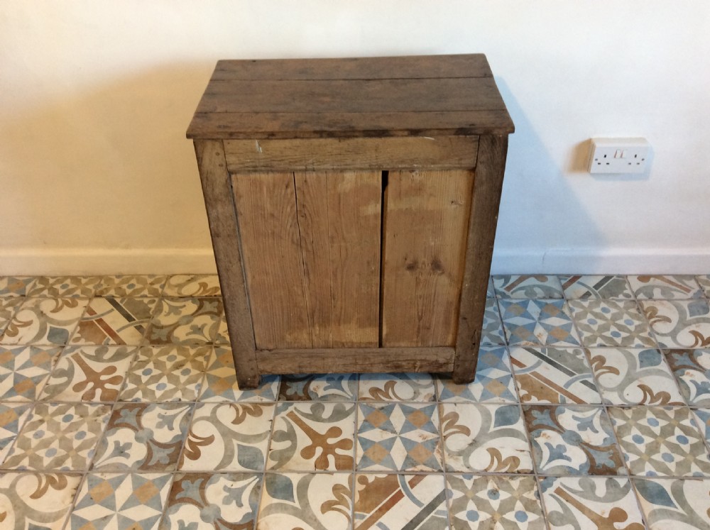 An 18thC low oak cupboard  View VIII