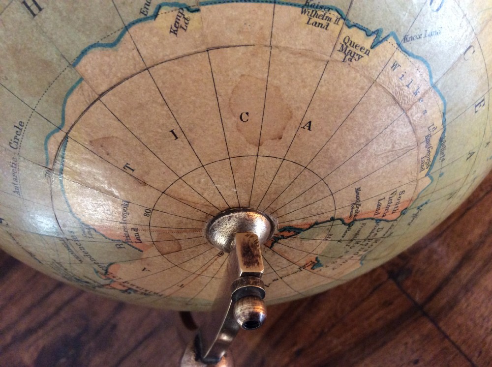 A Philips 9'' terrestrial globe View X