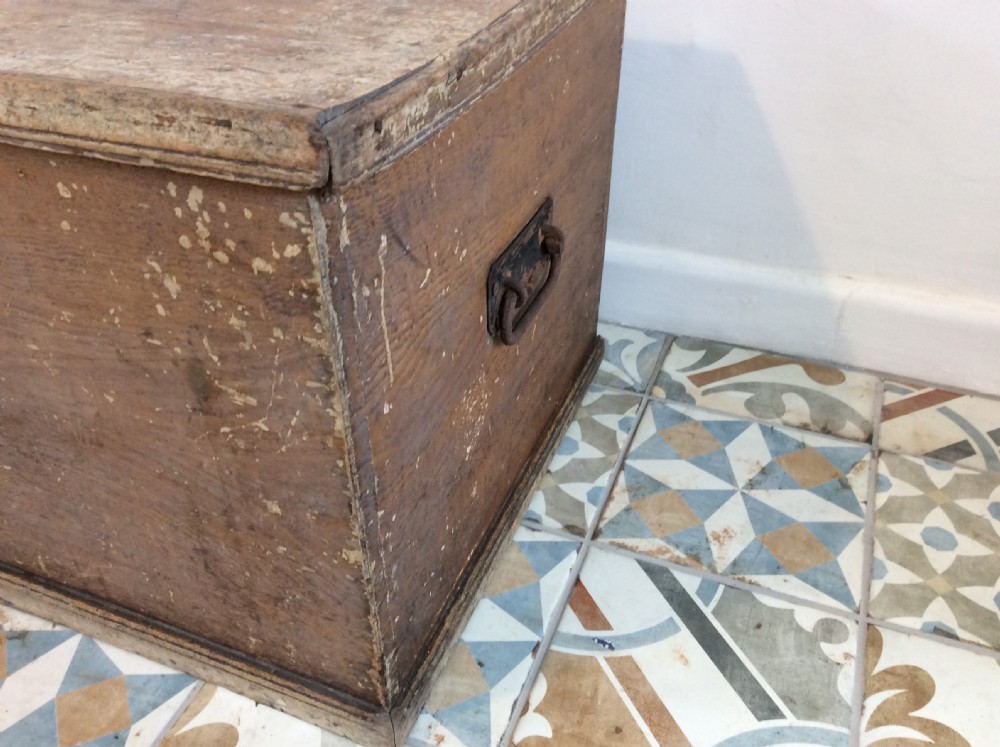 A Georgian painted elm trunk View V