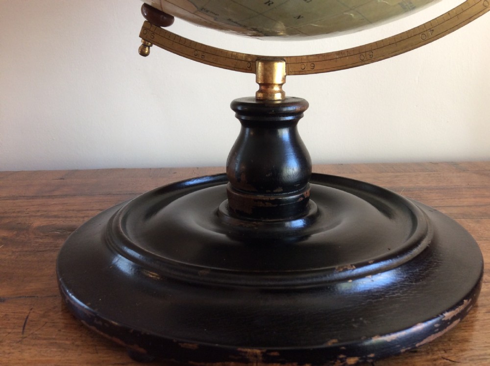 A 1930's Philips globe View V