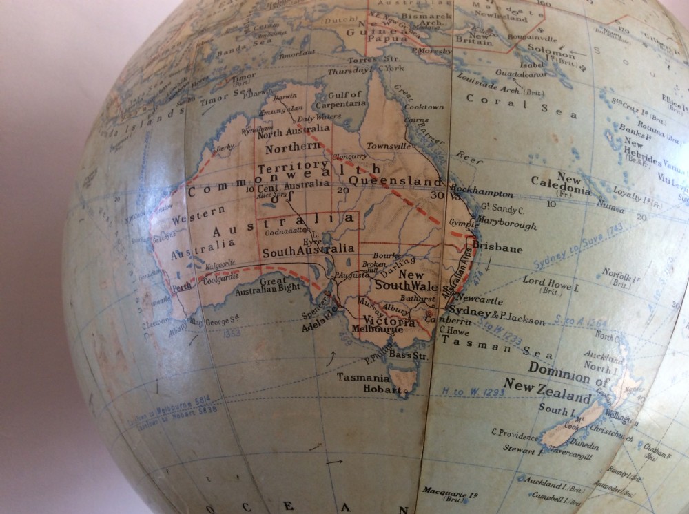 A 1930's Philips globe View IX