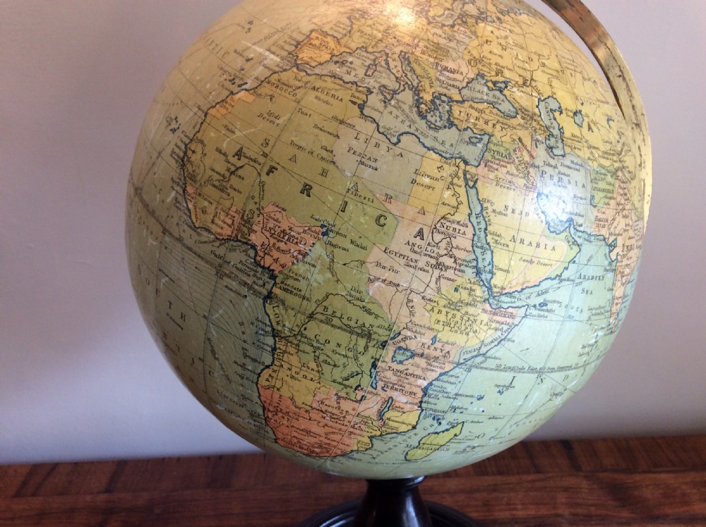 A 9'' Philips terrestrial globe View II