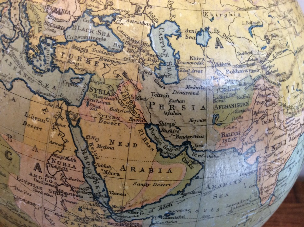 A 9'' Philips terrestrial globe View III