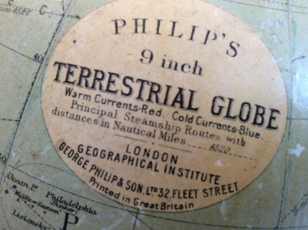 A 9'' Philips terrestrial globe View V